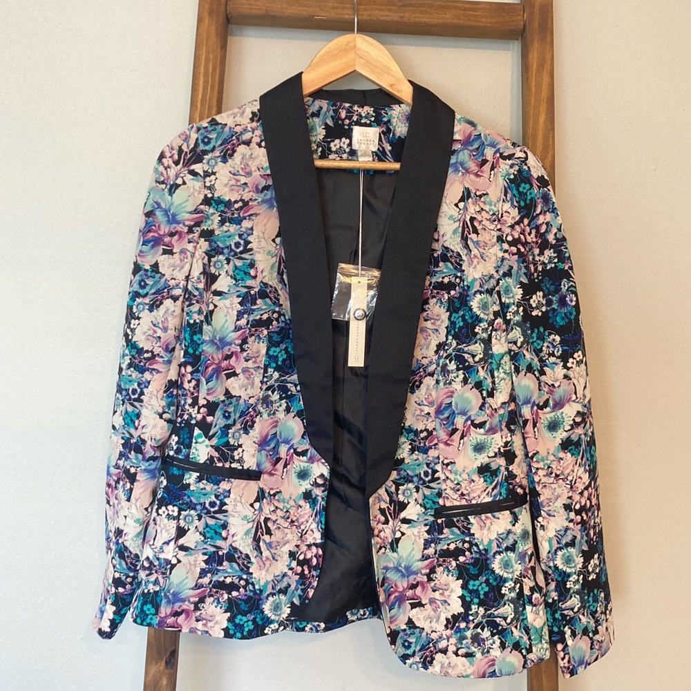 Lauren Conrad Floral Blazer ✨